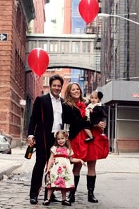 Professional Holiday Portraits in NYC: Photo Studios and Photographers for Families
