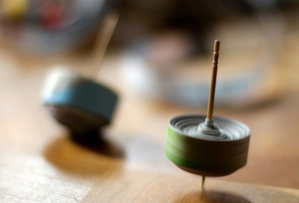 WeeWork Kids Crafts: Paper Spinning Top Toy | Mommy Poppins - Things To ...