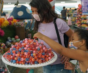 Shop IT'SUGAR at American Dream Mall for all you candy and confection needs.