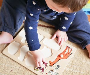 5 ways for your toddler to play with small objects