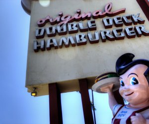 LA Restaurants with Outdoor Dining for Kids: Bob's Big Boy has loads of outdoor seating