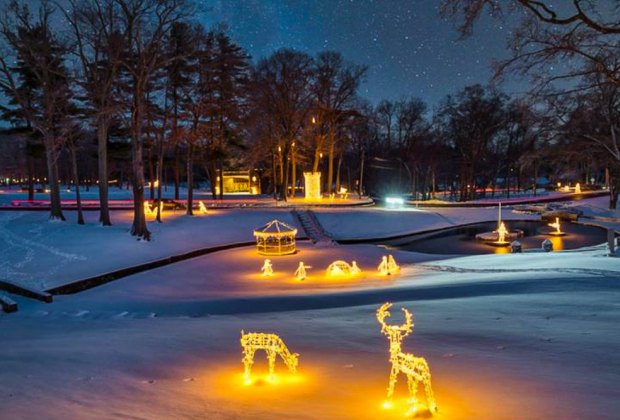 Christmas Festivals In Ct 2022 Connecticut's Best Holiday Drive-Thrus And Christmas Lights | Mommypoppins  - Things To Do In Connecticut With Kids