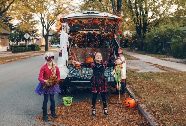 Take your trick-or-treaters off the street to hit up one of these family-friendly trunk-or-treats in New Jersey. Photo by Mommy Poppins