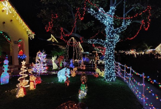 Best Christmas Light Displays And Christmas Lights On Houses In Los Angeles Mommypoppins Things To Do In Los Angeles With Kids