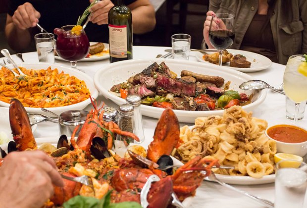 25 Nyc Restaurants Serving Family Thanksgiving Dinner Mommypoppins Things To Do In New York City With Kids