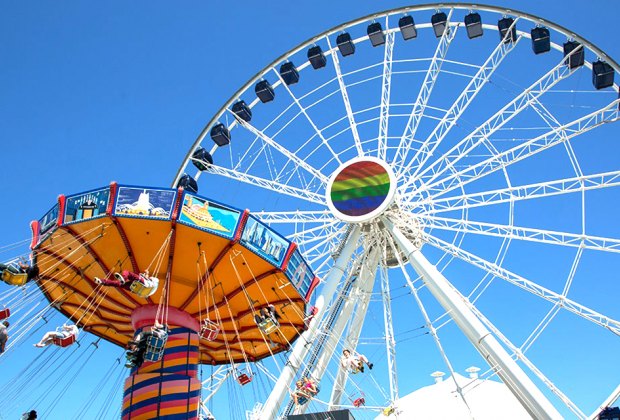 riding the rides at Navy pier should be on everyone's Chicago summer bucket list