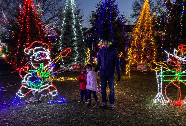 Restaurants Near Northbrook Il Christmas Day 2022 What's Open On Christmas In Chicago? 10 Things To Do On Christmas Day With  Kids | Mommypoppins - Things To Do In Chicago With Kids