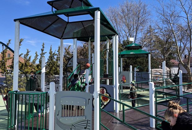 HHarborfields Community Playground Best Playgrounds on Long Island for Kids